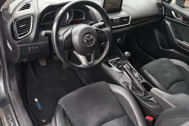 Mazda 3 (2017) thumbnail 3