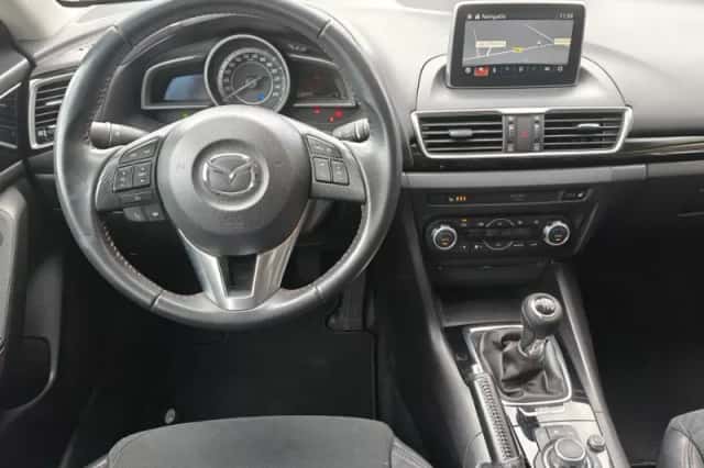 Mazda 3 (2017) thumbnail 5