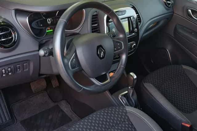 Renault Captur (2020) thumbnail 3