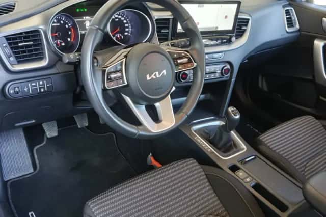 Kia Ceed (2024) thumbnail 3