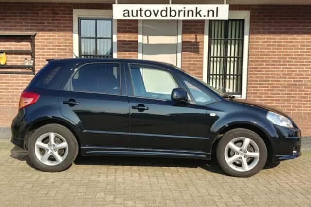 Suzuki SX4 (2010) thumbnail 6