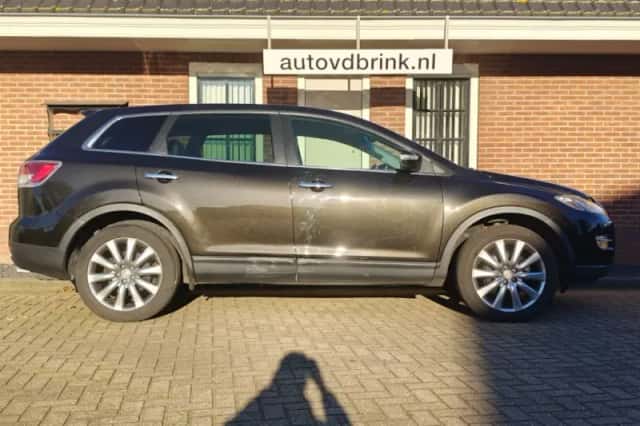 Mazda CX-9 (2010) thumbnail 2