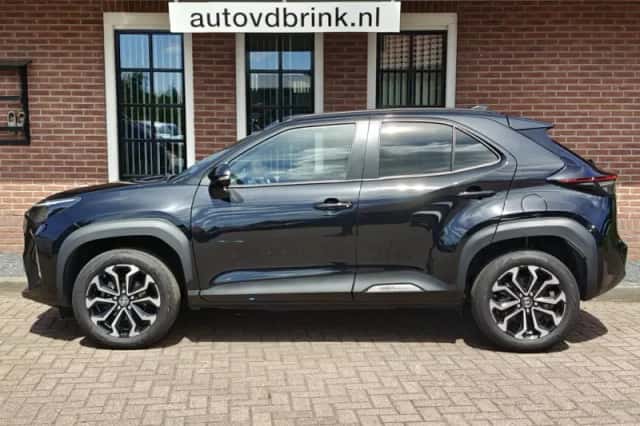 Toyota Yaris Cross (2022) thumbnail 2