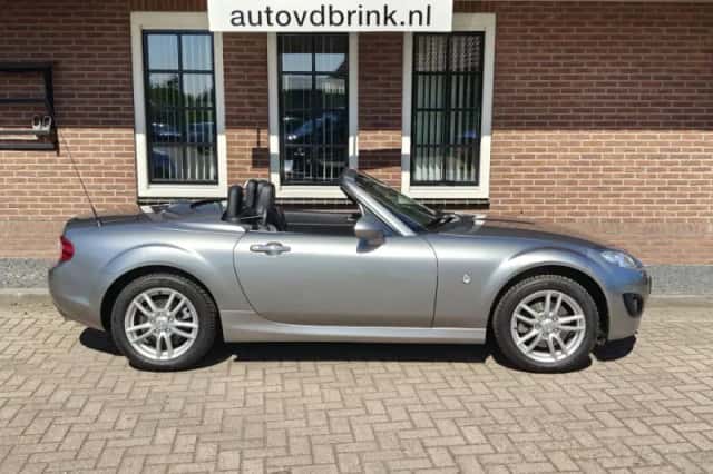 Mazda MX-5 (2012) thumbnail 2