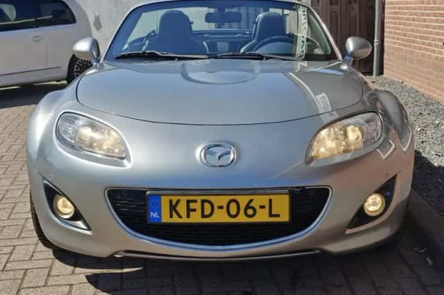 Mazda MX-5 (2012) thumbnail 4