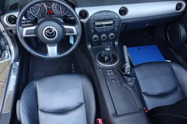 Mazda MX-5 (2012) thumbnail 5