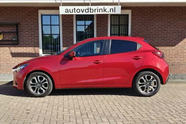 Mazda 2 (2017) thumbnail 2