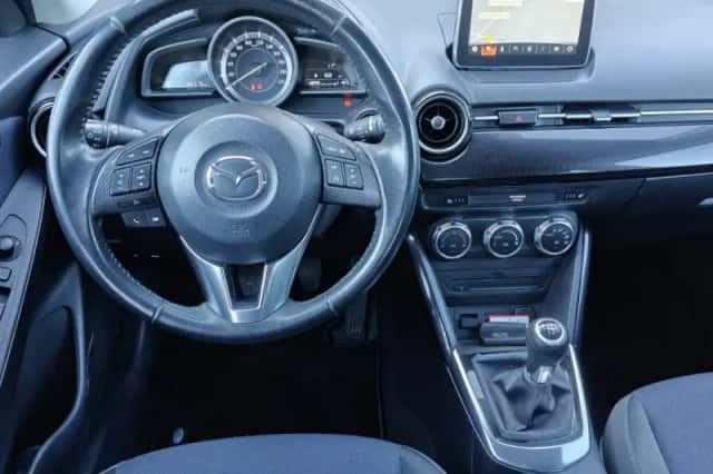 Mazda 2 (2017) thumbnail 5