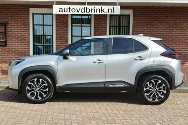 Toyota Yaris Cross (2022) thumbnail 2