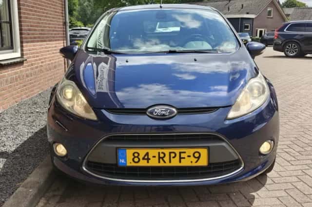 Ford Fiesta (2011) thumbnail 4