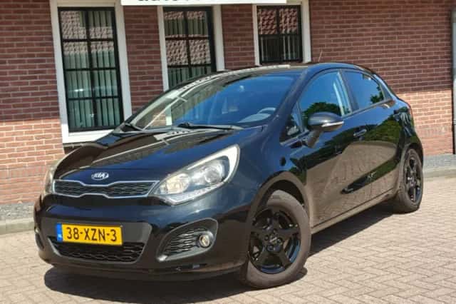Kia Rio (2013) thumbnail 1
