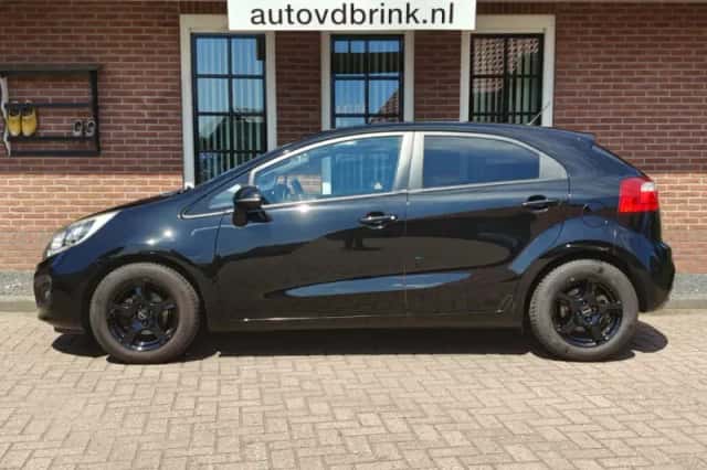 Kia Rio (2013) thumbnail 2
