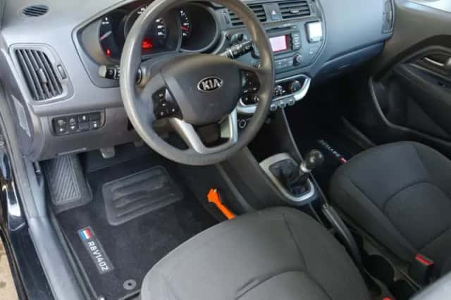 Kia Rio (2013) thumbnail 3