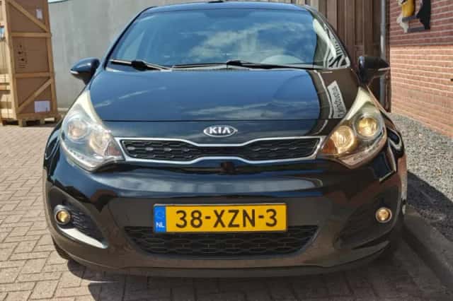 Kia Rio (2013) thumbnail 4