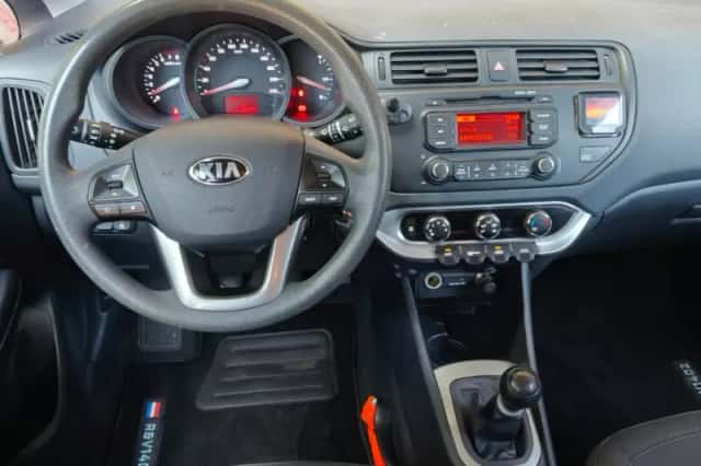 Kia Rio (2013) thumbnail 5
