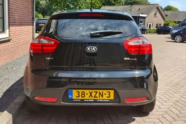 Kia Rio (2013) thumbnail 6