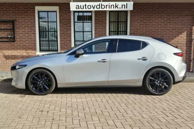 Mazda 3 (2019) thumbnail 2