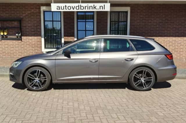 SEAT Leon (2017) thumbnail 2