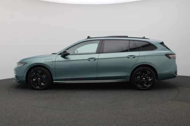 Volkswagen Passat (2025) thumbnail 2