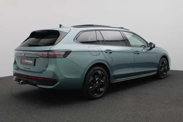 Volkswagen Passat (2025) thumbnail 3