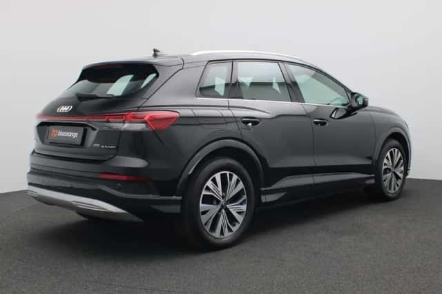 Audi Q4 e-tron (2024) thumbnail 3