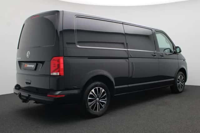 Volkswagen Transporter (2023) thumbnail 3