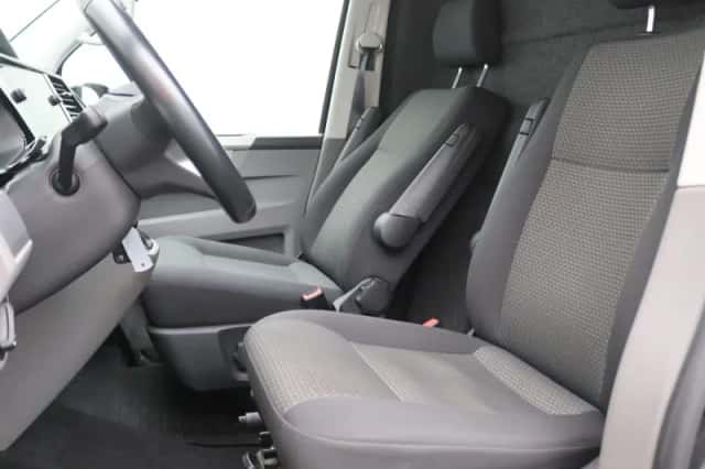 Volkswagen Transporter (2023) thumbnail 5
