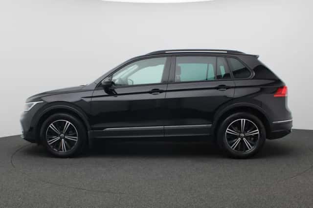 Volkswagen Tiguan (2021) thumbnail 2