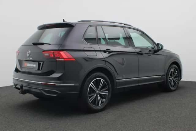 Volkswagen Tiguan (2021) thumbnail 3