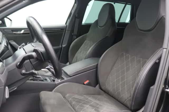 Škoda Superb (2023) thumbnail 5