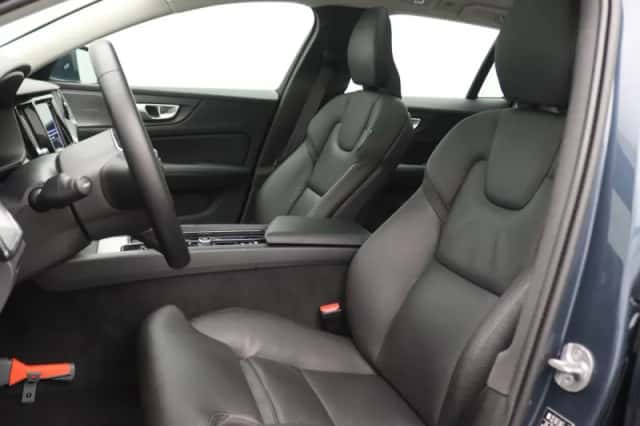 Volvo V60 (2023) thumbnail 5