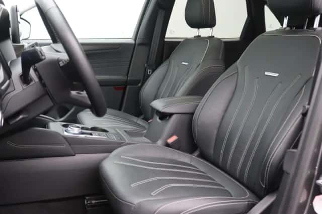Ford Kuga (2023) thumbnail 5