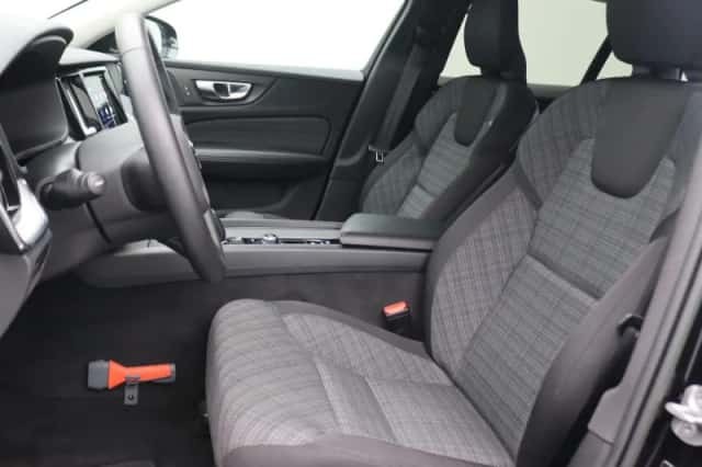 Volvo V60 (2023) thumbnail 5