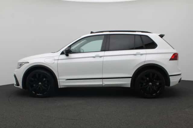 Volkswagen Tiguan (2023) thumbnail 2