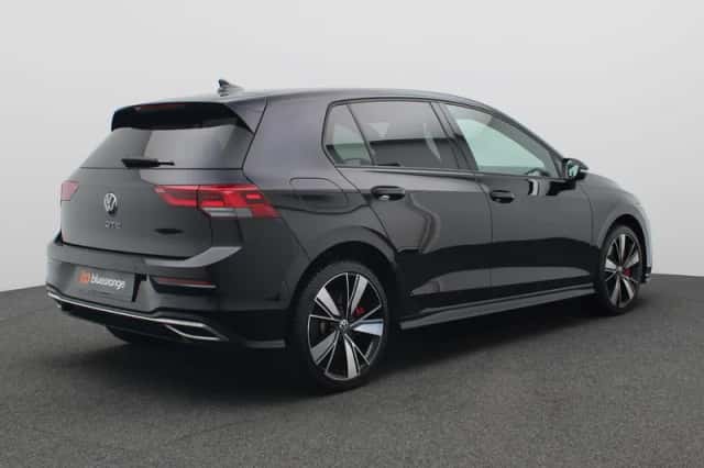 Volkswagen Golf (2021) thumbnail 3
