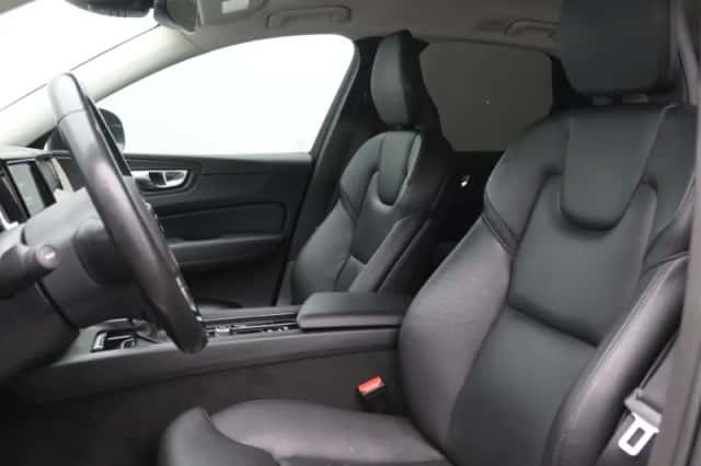 Volvo XC60 (2018) thumbnail 5