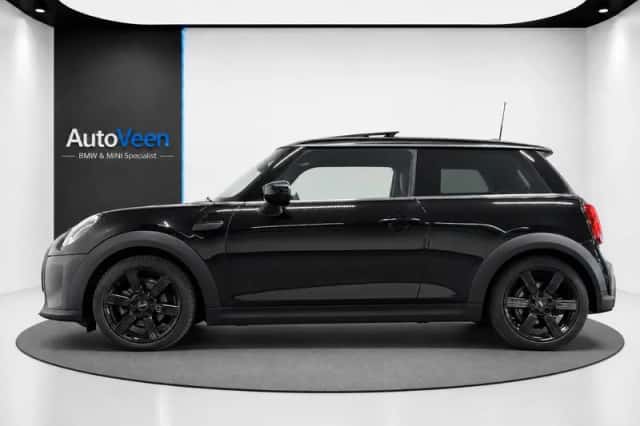 MINI Cooper (2022) thumbnail 2