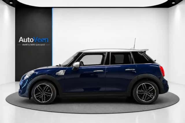 MINI Cooper S (2017) thumbnail 2