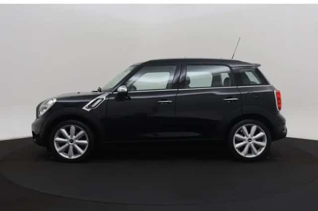 MINI Countryman (2016) thumbnail 2