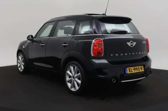 MINI Countryman (2016) thumbnail 3