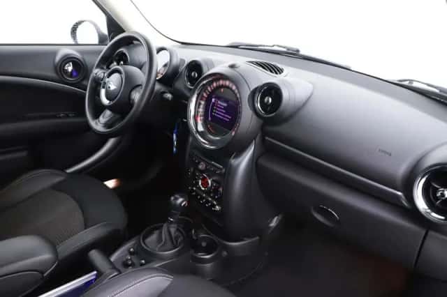 MINI Countryman (2016) thumbnail 5