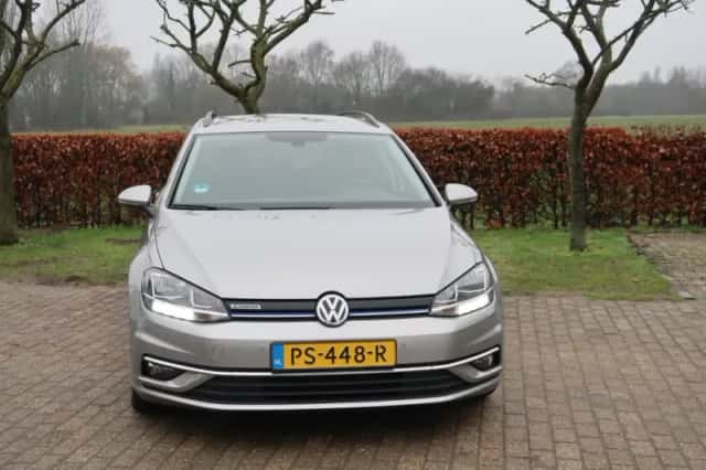 Volkswagen Golf (2017) thumbnail 2