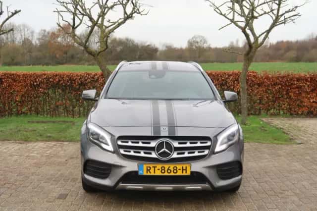 Mercedes-Benz GLA (2018) thumbnail 2