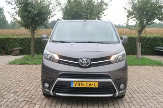 Toyota Proace (2019) thumbnail 2
