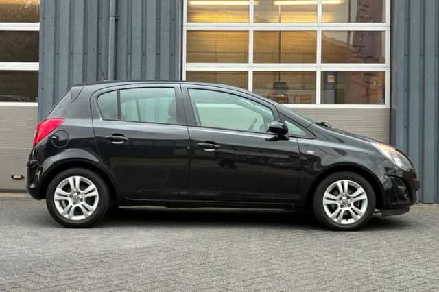 Opel Corsa (2014) thumbnail 2