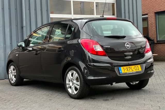 Opel Corsa (2014) thumbnail 3