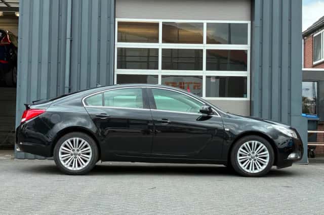 Opel Insignia (2011) thumbnail 2
