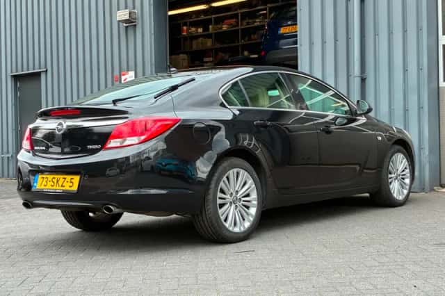 Opel Insignia (2011) thumbnail 3