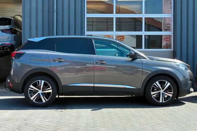 Peugeot 3008 (2018) thumbnail 2
