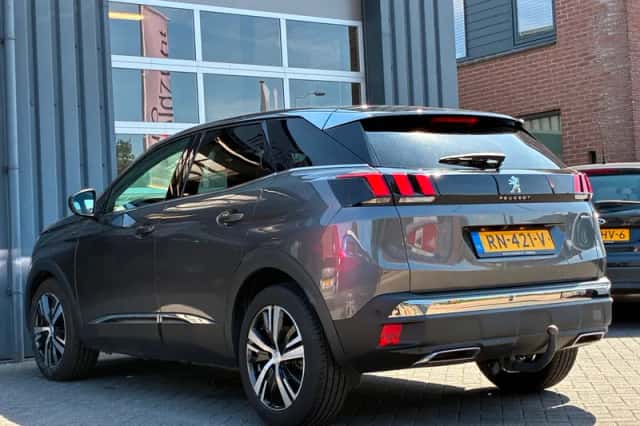 Peugeot 3008 (2018) thumbnail 3